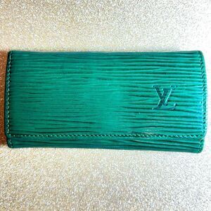 Louis Vuitton Epi leather four ring key holder green with gold tone hardware